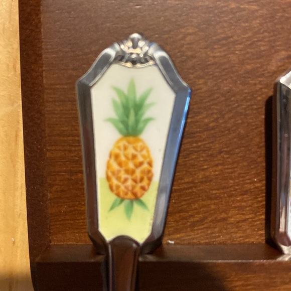 Vintage Avon Hospitality Spoon Rack and Spoon New in Box - Picture 3 of 6